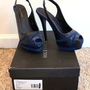 Peep toe blue & black snake print sling back heel